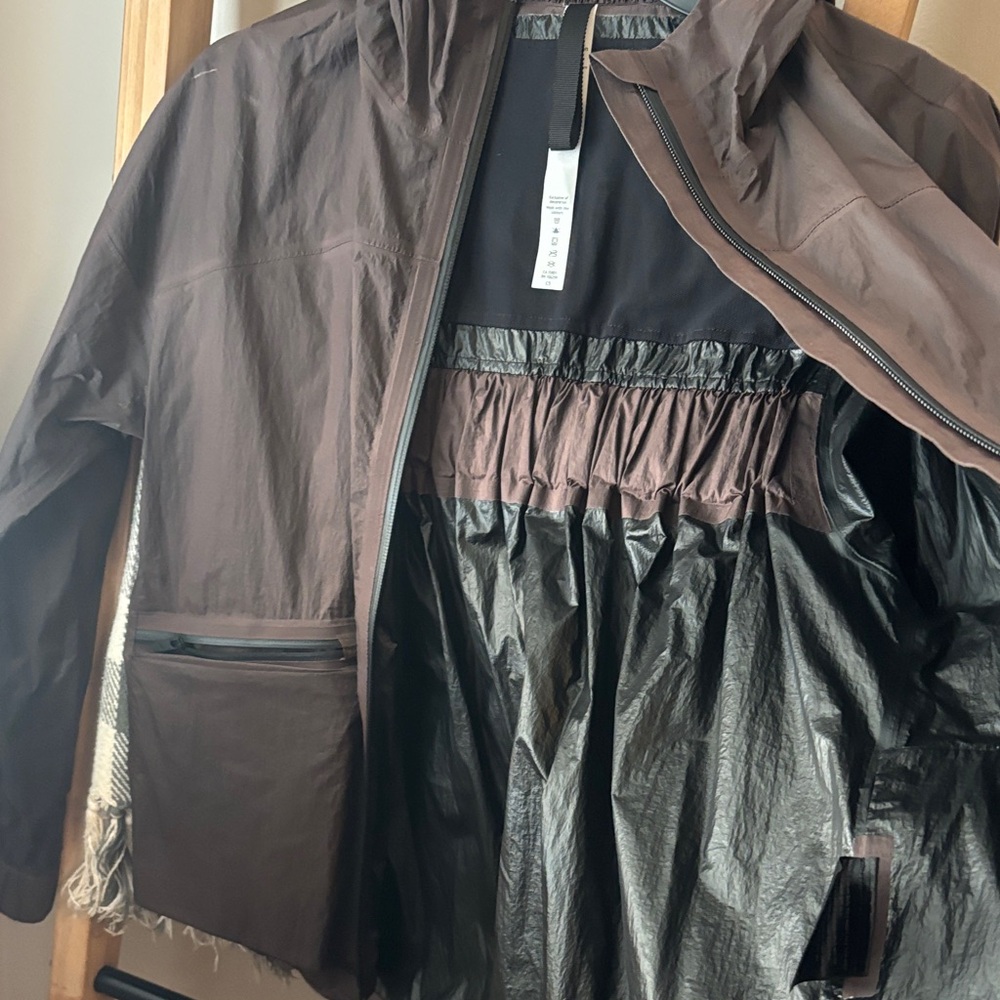 lululemon Athletica Drizzle Down Jacket
Grape/burgundy color - Picture 5 of 6